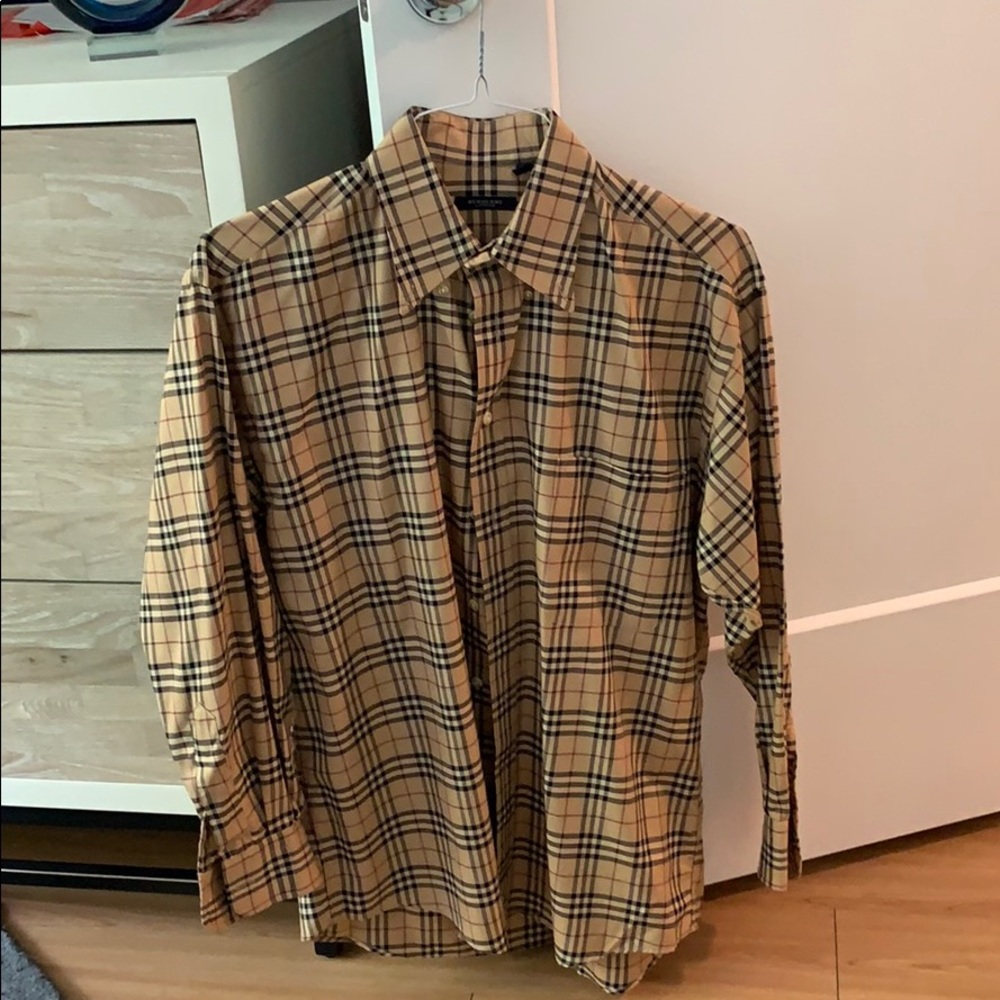 Burberry Men’s Buttondown Shirt. Size M